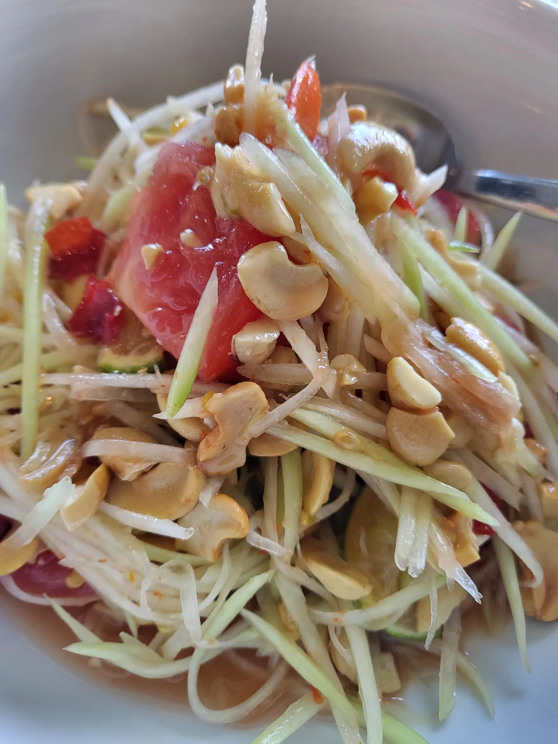 Green Papaya Salad (Som Tum) with cashews and tomato